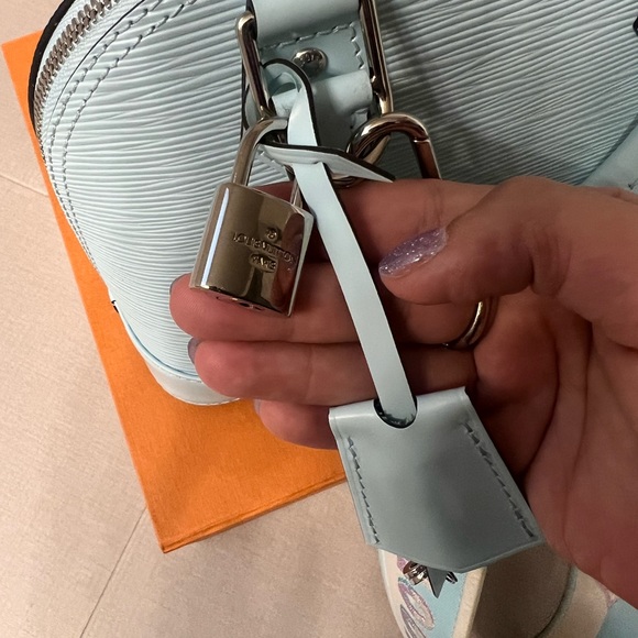 Louis Vuitton Alma BB - Picture 7 of 16